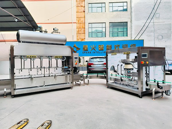 大型全自動(dòng)稱重灌裝機(jī)
